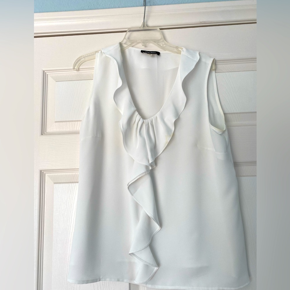 Nine West EUC X-Large Ruffle V-neck Ivory Cream Sleeveless Shell Blouse Top